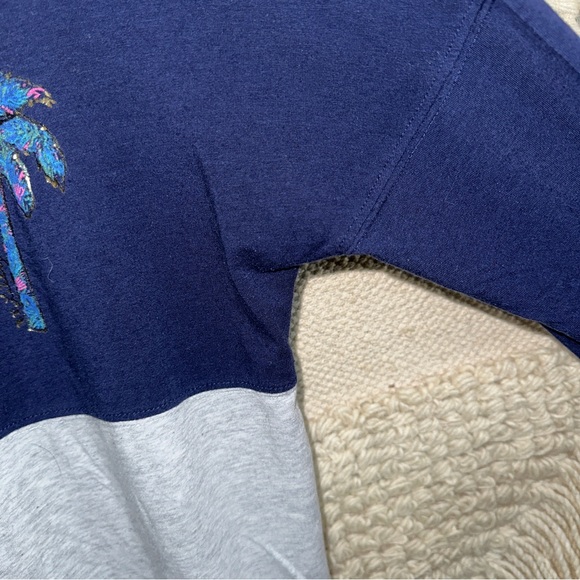 LILLY PULITZER gray and blue Palm Beach long sleeve Finn spirit jersey tee S - Picture 9 of 10